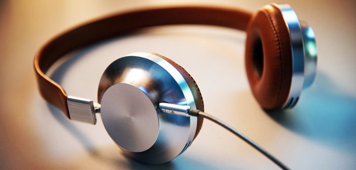 It is always beneficial to perform a little research before buying a headphone. Here are some tips for buying headphones which will never go wrong.