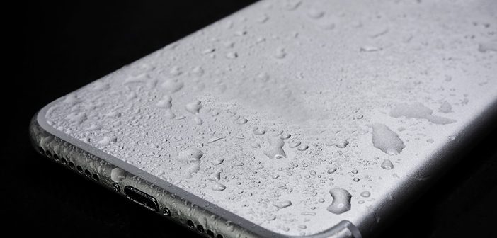 Here Are the Reasons Why You Need a Waterproof Smartphone