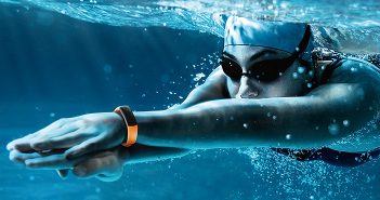 Best Waterproof Fitness Bands in India That You Can Wear in the Pool