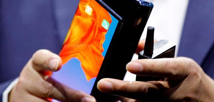 Foldable Smartphones Pros and Cons That You Should Know About